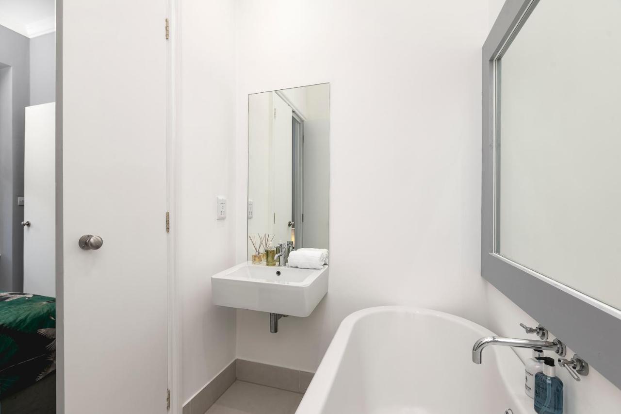 Marine Parade Sea View 2-Bedroom Apartment ブライトン エクステリア 写真